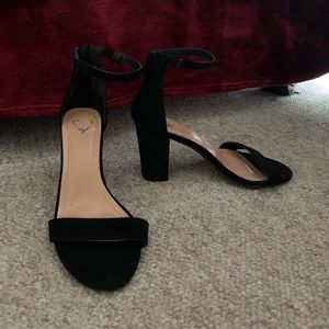 Windsor Size 7 womens heels
